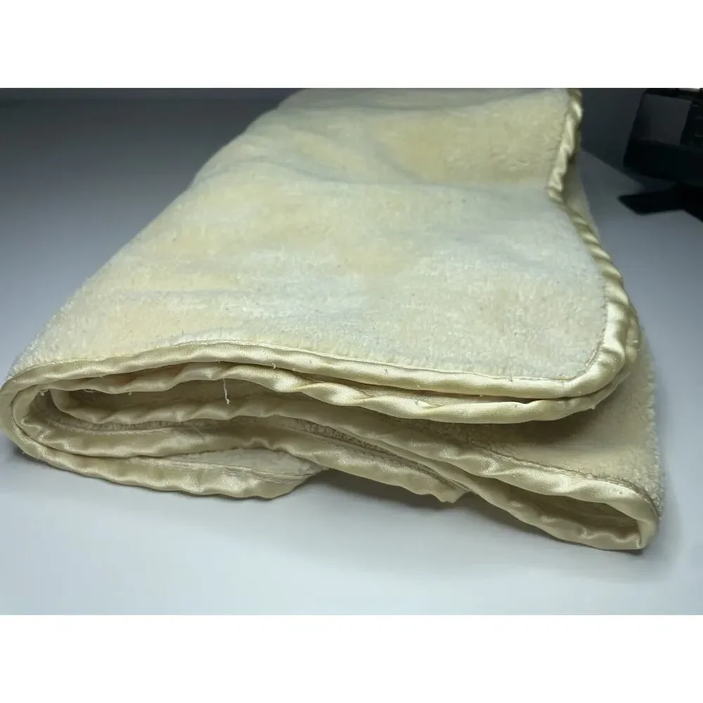 Vintage Baby Looney Tunes Tweety Bird Blanket Yellow Fleece Mink Satin Edge READ